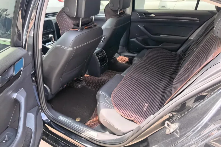 2020 Volkswagen Magotan 2.0T 186HP L4 7DCT,autocango,china used car exporter,china ev exporter,chinese used car exporter,chinese used ev exporter