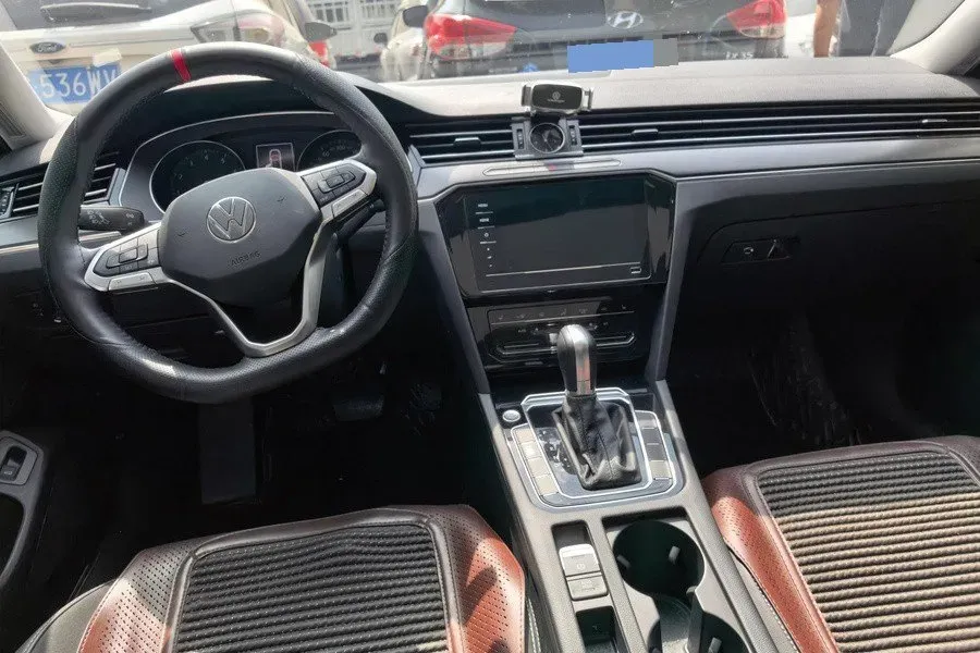 2020 Volkswagen Magotan 2.0T 186HP L4 7DCT,autocango,china used car exporter,china ev exporter,chinese used car exporter,chinese used ev exporter