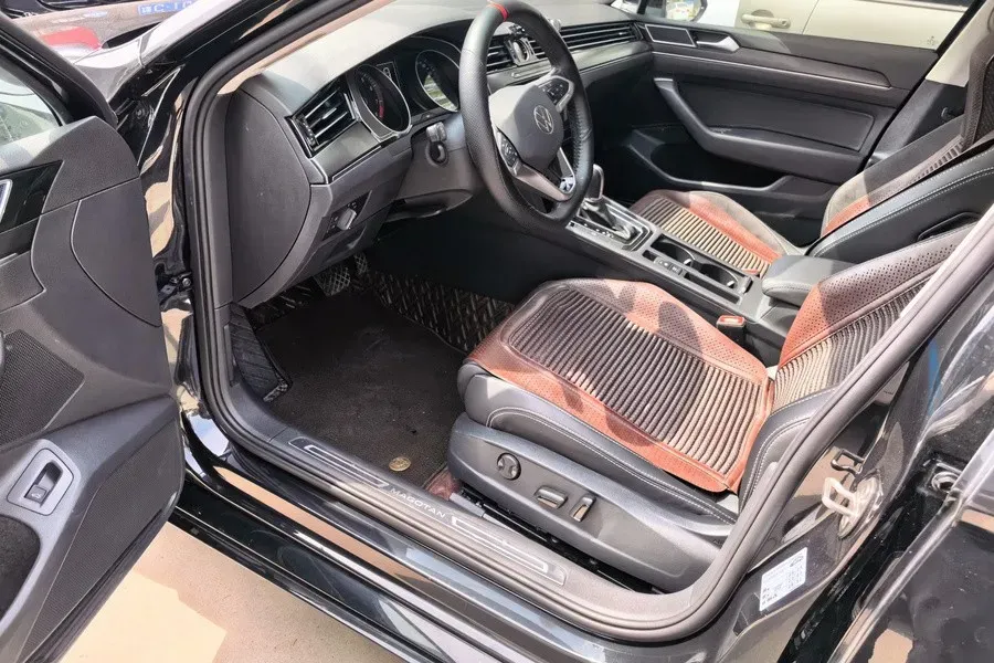 2020 Volkswagen Magotan 2.0T 186HP L4 7DCT,autocango,china used car exporter,china ev exporter,chinese used car exporter,chinese used ev exporter