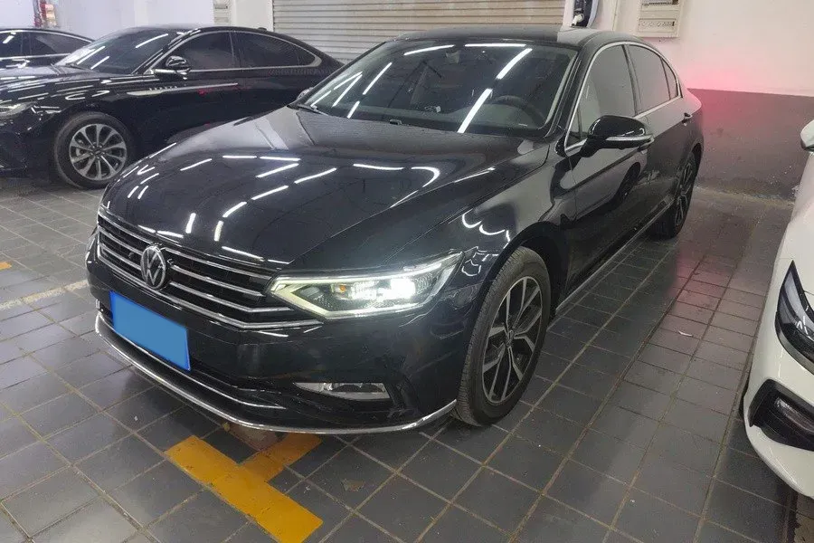 2020 Volkswagen Magotan 2.0T 186HP L4 7DCT,autocango,china used car exporter,china ev exporter,chinese used car exporter,chinese used ev exporter