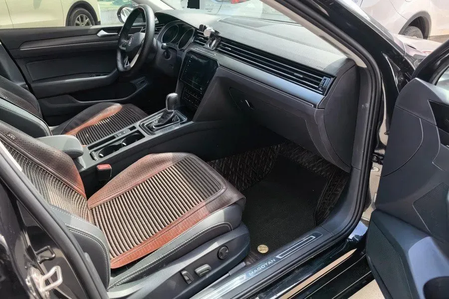 2020 Volkswagen Magotan 2.0T 186HP L4 7DCT,autocango,china used car exporter,china ev exporter,chinese used car exporter,chinese used ev exporter