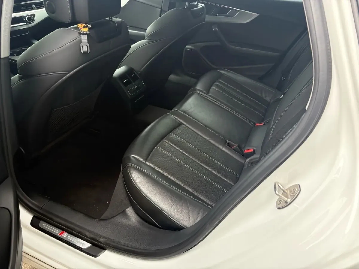 2020 Audi A4L 2.0T 190HP L4 7DCT,autocango,china used car exporter,china ev exporter,chinese used car exporter,chinese used ev exporter