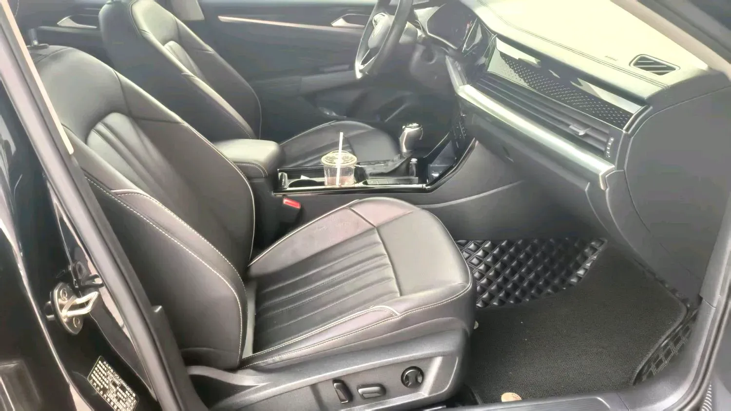 2023 Volkswagen Passat 1.4T 150HP L4 7DCT,autocango,china used car exporter,china ev exporter,chinese used car exporter,chinese used ev exporter