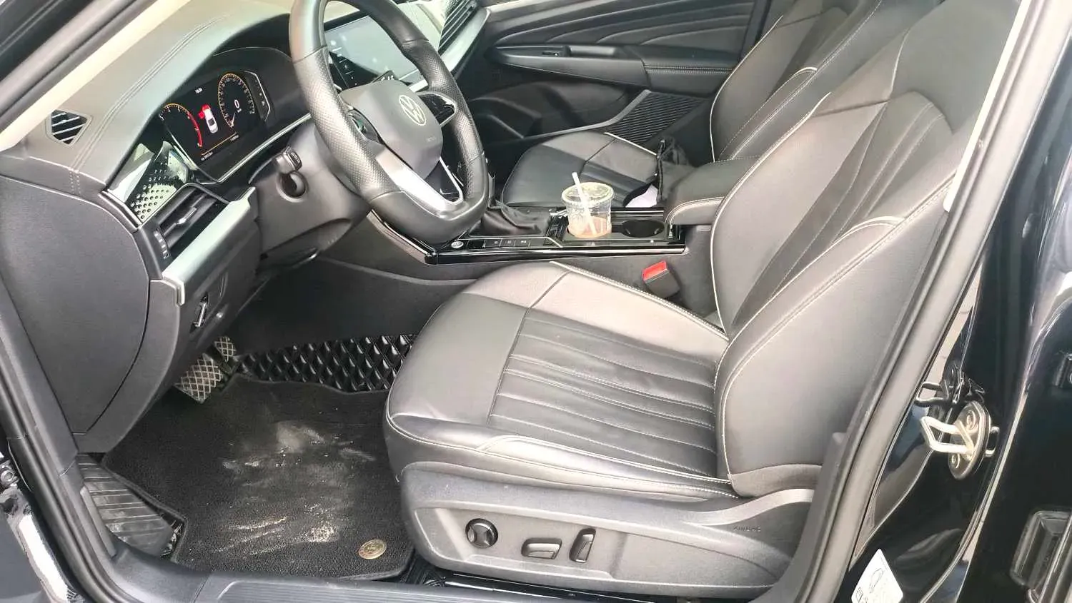 2023 Volkswagen Passat 1.4T 150HP L4 7DCT,autocango,china used car exporter,china ev exporter,chinese used car exporter,chinese used ev exporter