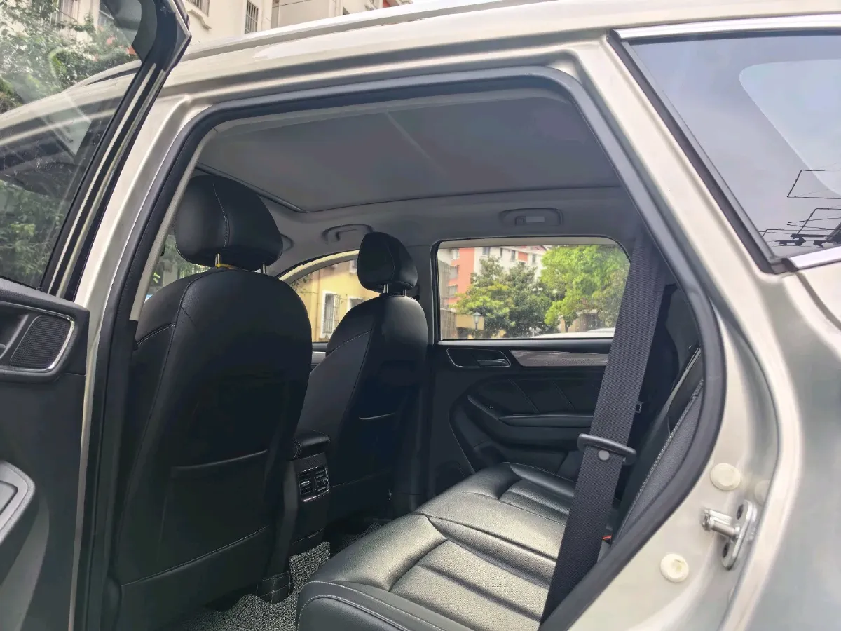 2020 Roewe i6 1.5T 169HP L4 7DCT,autocango,china used car exporter,china ev exporter,chinese used car exporter,chinese used ev exporter