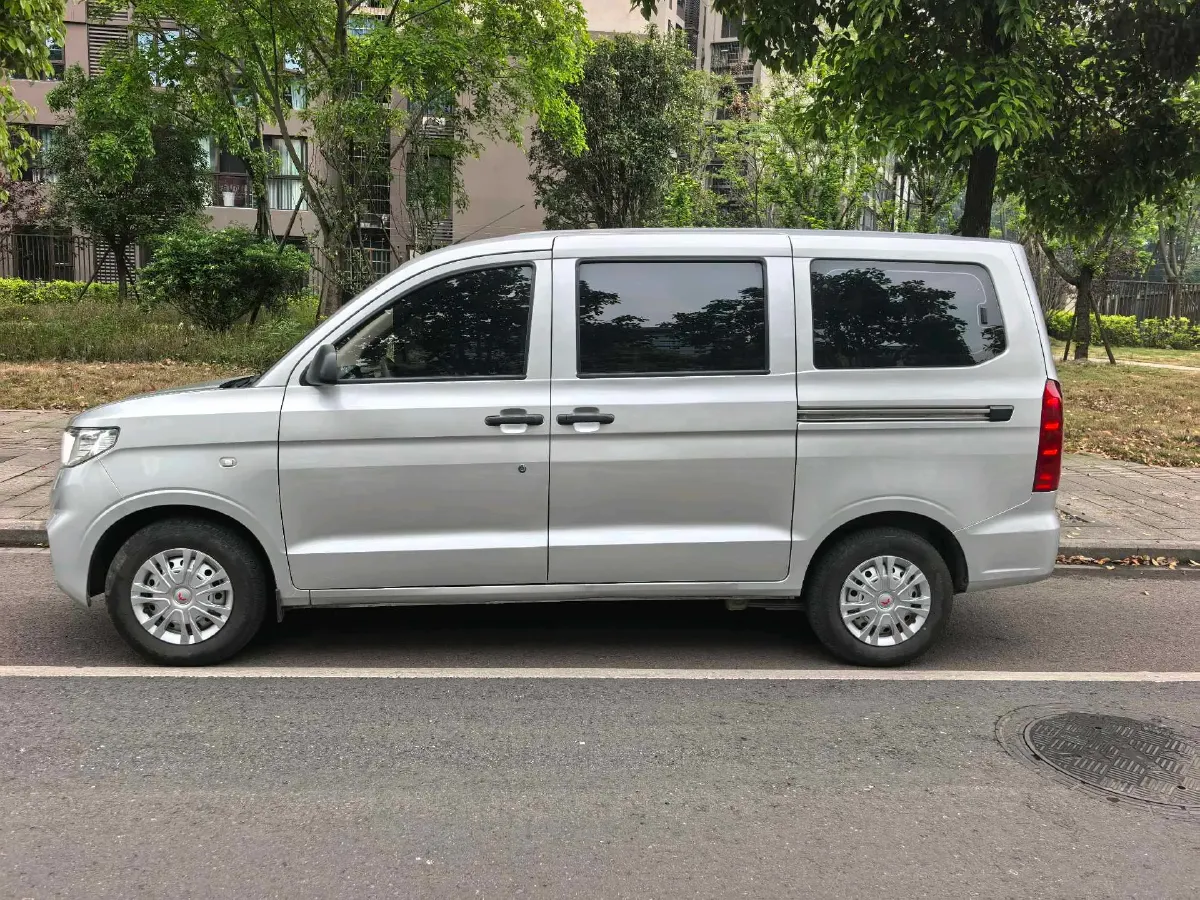 2019 WuLing HongGuang V 1.5L 99HP L4 6MT,autocango,china used car exporter,china ev exporter,chinese used car exporter,chinese used ev exporter