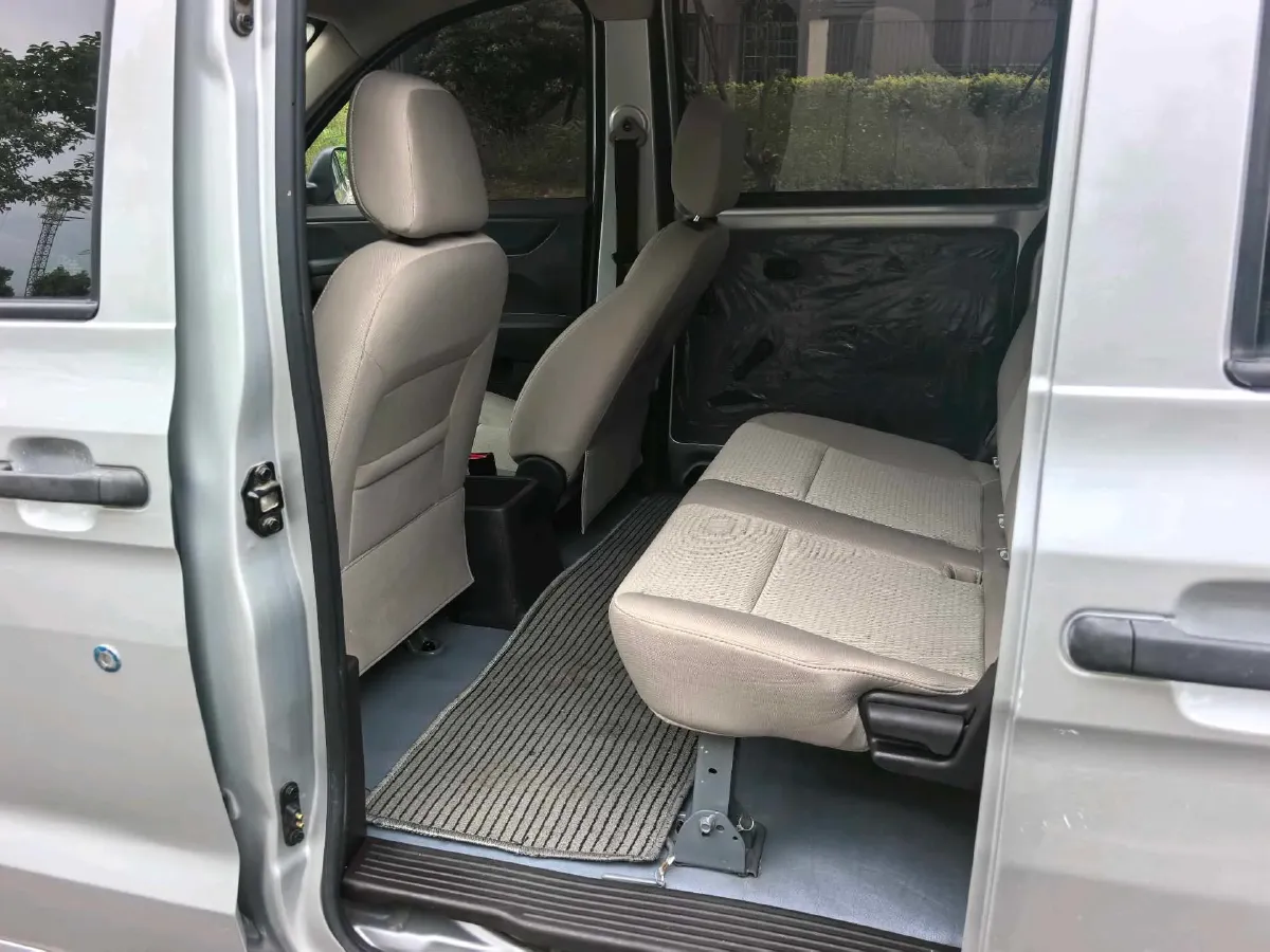 2019 WuLing HongGuang V 1.5L 99HP L4 6MT,autocango,china used car exporter,china ev exporter,chinese used car exporter,chinese used ev exporter