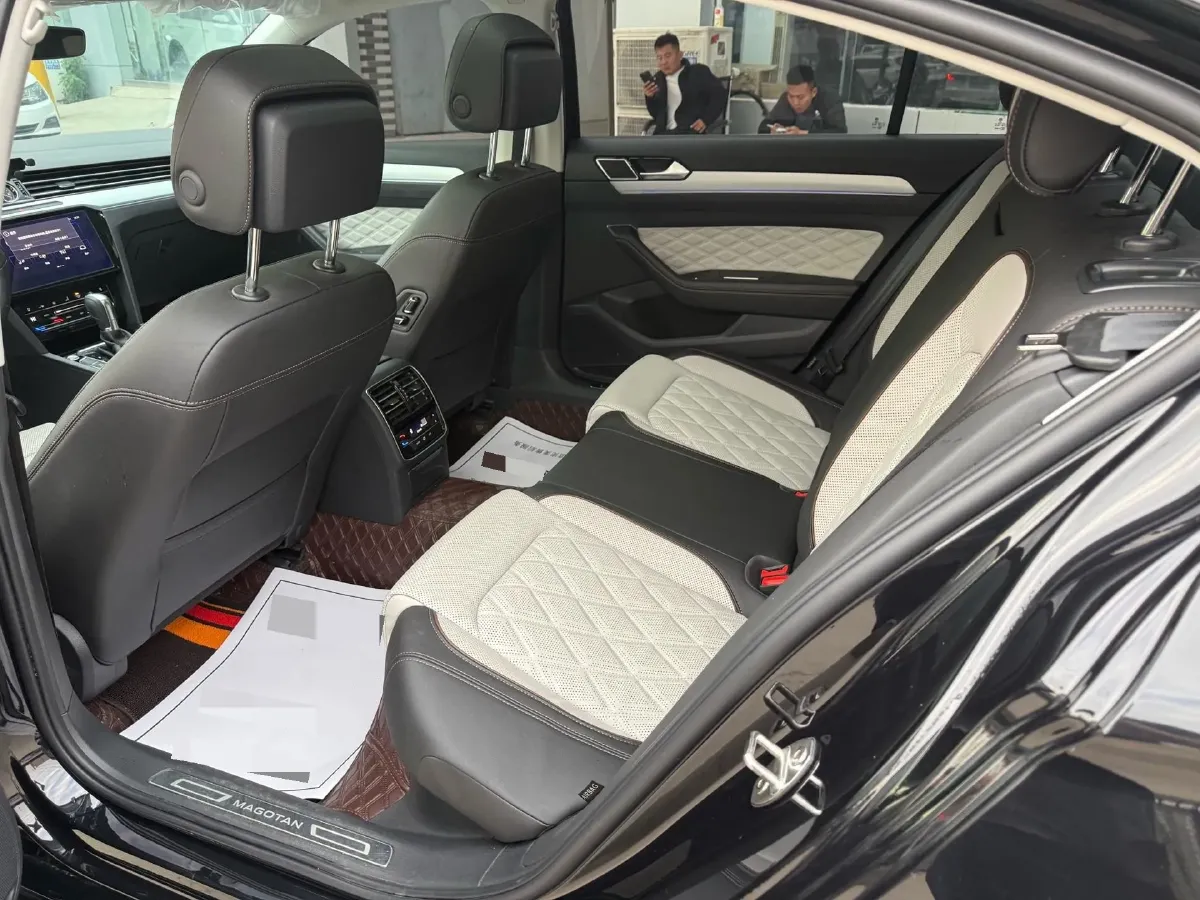 2024 Volkswagen Magotan 2.0T 186HP L4 7DCT,autocango,china used car exporter,china ev exporter,chinese used car exporter,chinese used ev exporter