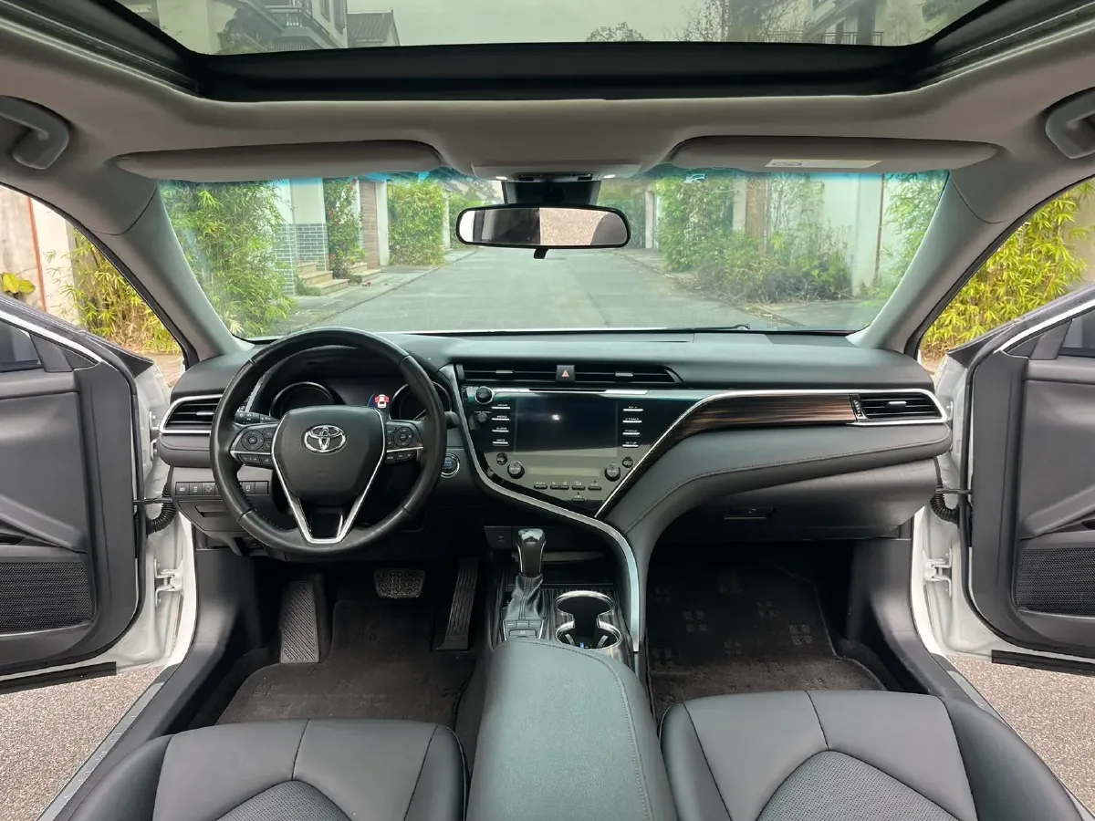 2018 Toyota Camry 2.5L 209HP L4 8AT,autocango,china used car exporter,china ev exporter,chinese used car exporter,chinese used ev exporter