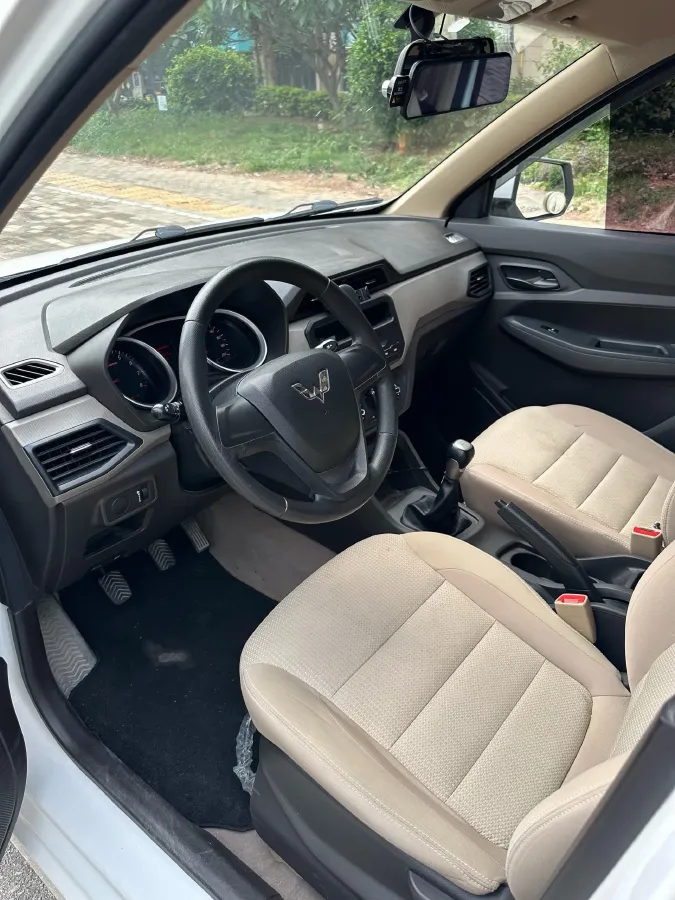 2018 WuLing HongGuang 1.5L 105HP L4 5MT,autocango,china used car exporter,china ev exporter,chinese used car exporter,chinese used ev exporter