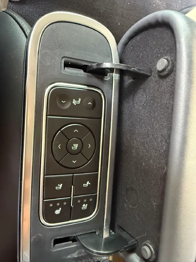 2021 GAC Trumpchi M8 2.0T 252HP L4 8AT,autocango,china used car exporter,china ev exporter,chinese used car exporter,chinese used ev exporter