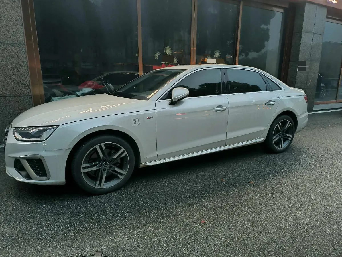 2022 Audi A4L 2.0T 190HP L4 7DCT,autocango,china used car exporter,china ev exporter,chinese used car exporter,chinese used ev exporter