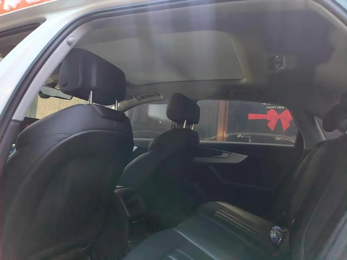 2022 Audi A4L 2.0T 190HP L4 7DCT,autocango,china used car exporter,china ev exporter,chinese used car exporter,chinese used ev exporter