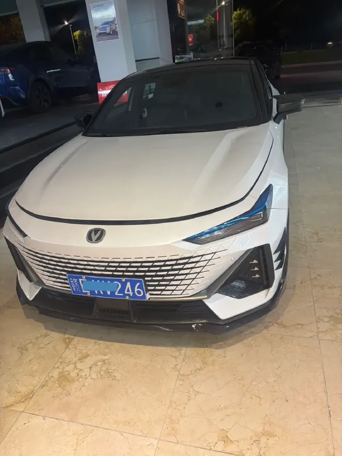 2022 ChangAn UNI-V 1.5T 188HP L4 7DCT,autocango,china used car exporter,china ev exporter,chinese used car exporter,chinese used ev exporter