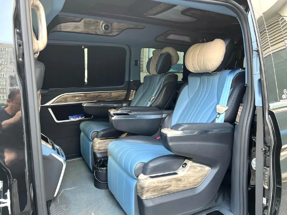 2022 Mercedes-Benz V Class 2.0T 211HP L4 9AT,autocango,china used car exporter,china ev exporter,chinese used car exporter,chinese used ev exporter