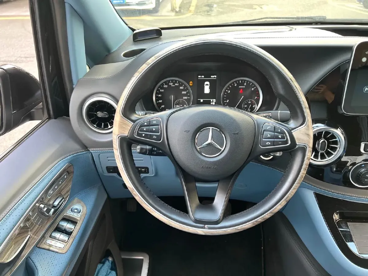 2022 Mercedes-Benz V Class 2.0T 211HP L4 9AT,autocango,china used car exporter,china ev exporter,chinese used car exporter,chinese used ev exporter