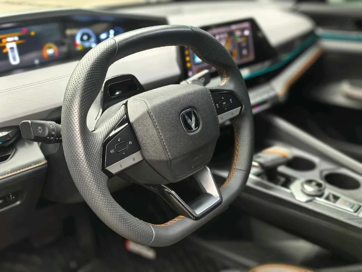 2022 ChangAn UNI-V 1.5T 188HP L4 7DCT,autocango,china used car exporter,china ev exporter,chinese used car exporter,chinese used ev exporter