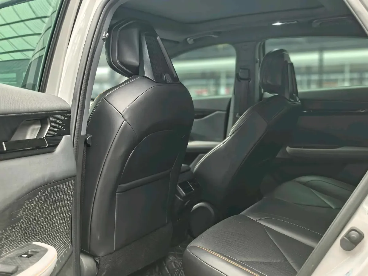 2022 ChangAn UNI-V 1.5T 188HP L4 7DCT,autocango,china used car exporter,china ev exporter,chinese used car exporter,chinese used ev exporter