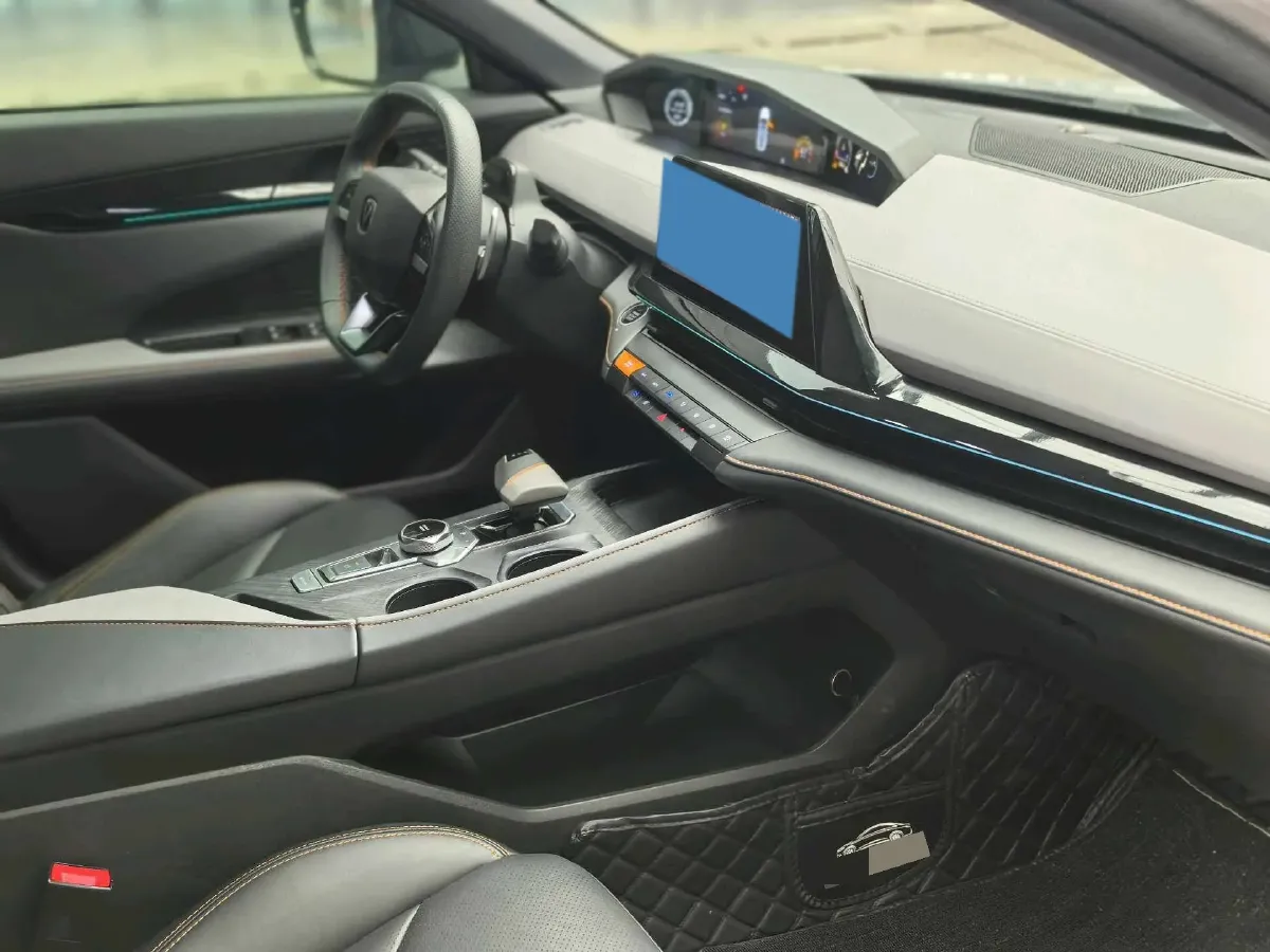 2022 ChangAn UNI-V 1.5T 188HP L4 7DCT,autocango,china used car exporter,china ev exporter,chinese used car exporter,chinese used ev exporter