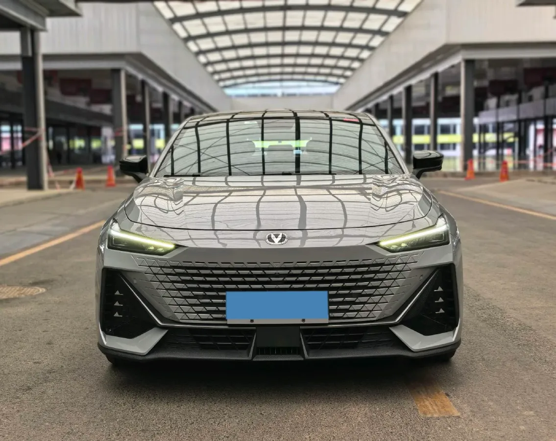 2022 ChangAn UNI-V 1.5T 188HP L4 7DCT,autocango,china used car exporter,china ev exporter,chinese used car exporter,chinese used ev exporter
