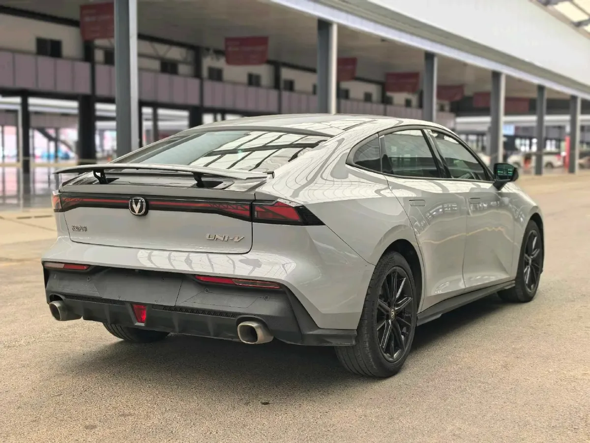 2022 ChangAn UNI-V 1.5T 188HP L4 7DCT,autocango,china used car exporter,china ev exporter,chinese used car exporter,chinese used ev exporter