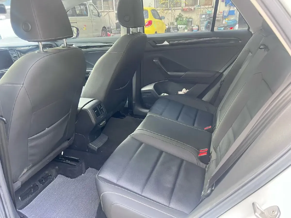 2022 Volkswagen T-Roc 1.4T 150HP L4 7DCT,autocango,china used car exporter,china ev exporter,chinese used car exporter,chinese used ev exporter