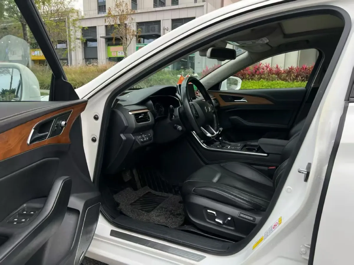 2018 HongQi H5 1.8T 186HP L4 6AT,autocango,china used car exporter,china ev exporter,chinese used car exporter,chinese used ev exporter