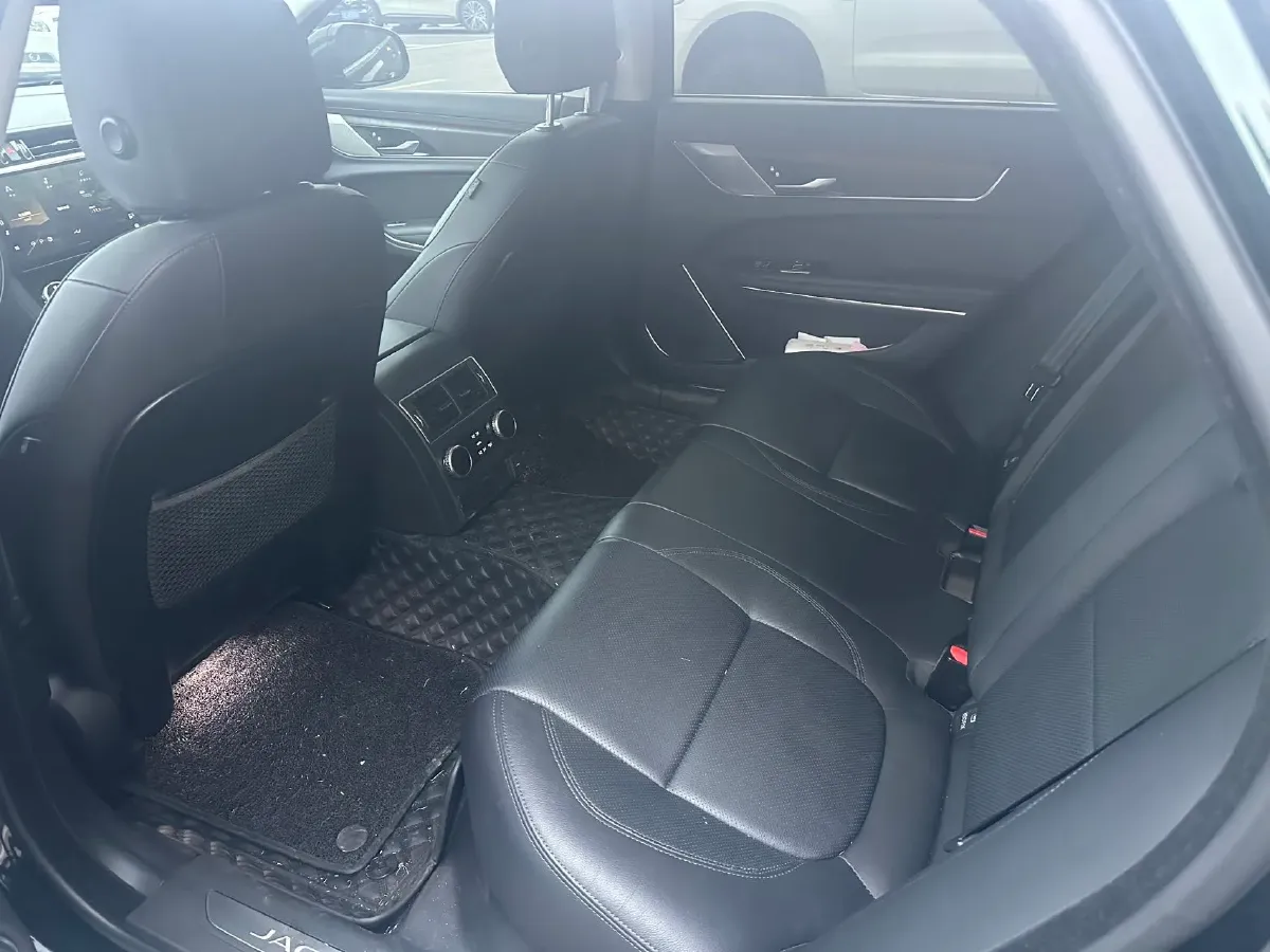 2022 Jaguar XFL 2.0T 250HP L4 8AT,autocango,china used car exporter,china ev exporter,chinese used car exporter,chinese used ev exporter