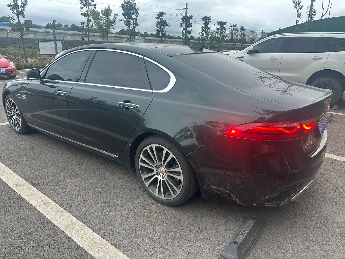 2022 Jaguar XFL 2.0T 250HP L4 8AT,autocango,china used car exporter,china ev exporter,chinese used car exporter,chinese used ev exporter