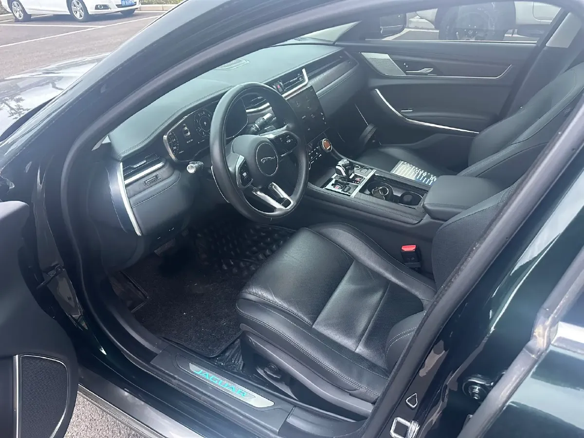 2022 Jaguar XFL 2.0T 250HP L4 8AT,autocango,china used car exporter,china ev exporter,chinese used car exporter,chinese used ev exporter