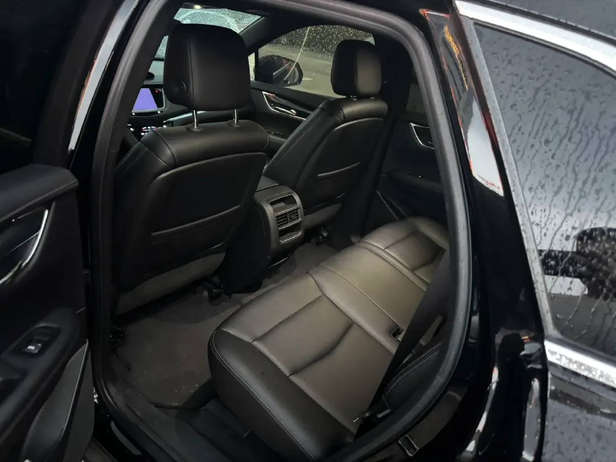 2022 Cadillac XT5 2.0T 237HP L4 9AT,autocango,china used car exporter,china ev exporter,chinese used car exporter,chinese used ev exporter