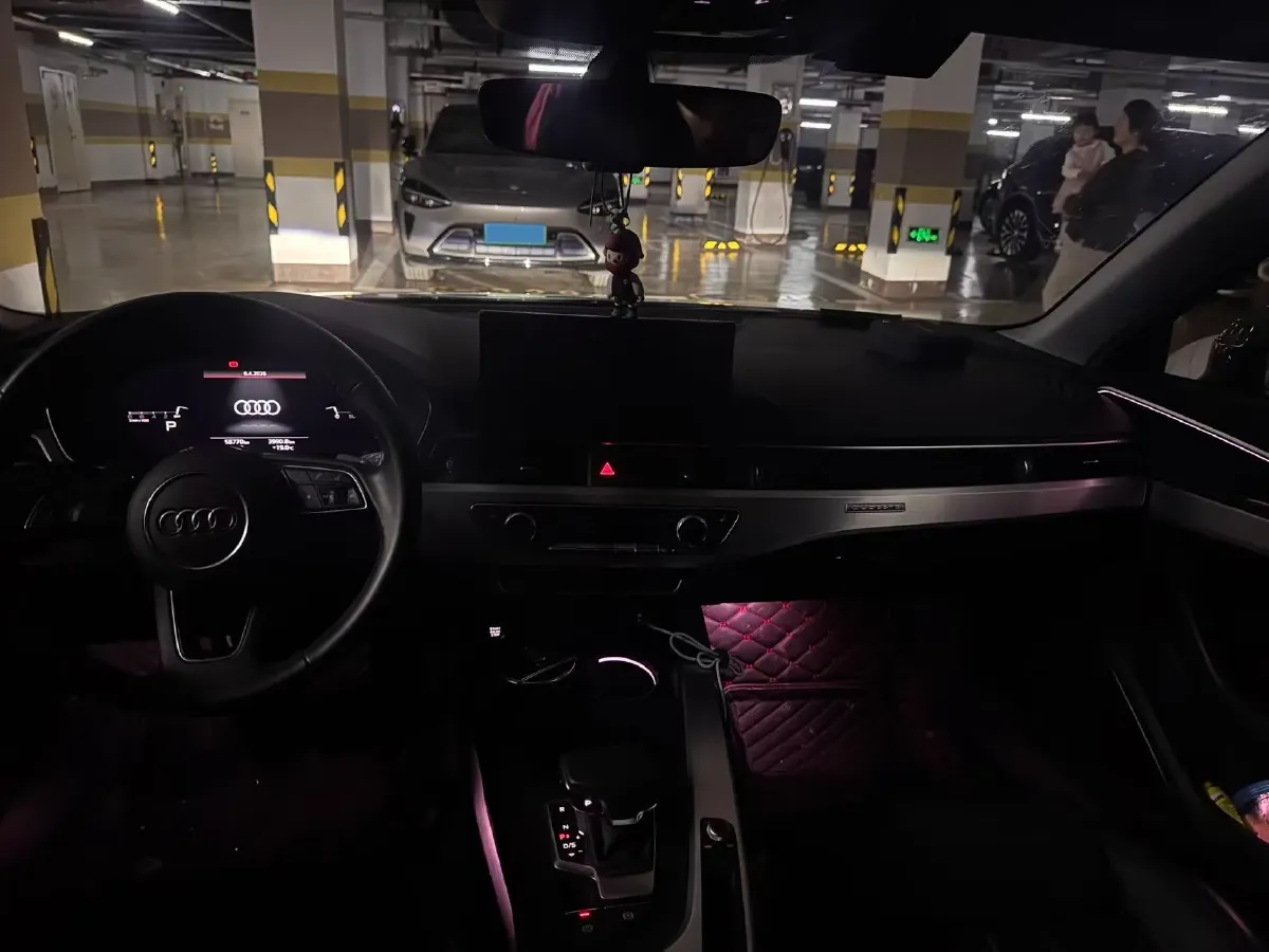 2020 Audi A4L 2.0T 190HP L4 7DCT,autocango,china used car exporter,china ev exporter,chinese used car exporter,chinese used ev exporter