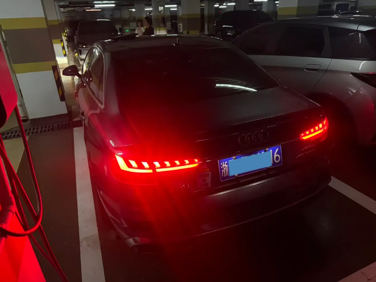 2020 Audi A4L 2.0T 190HP L4 7DCT,autocango,china used car exporter,china ev exporter,chinese used car exporter,chinese used ev exporter