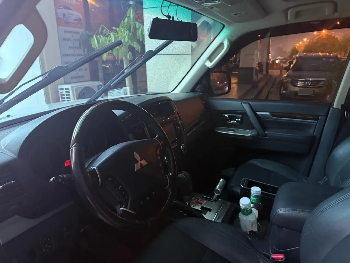 2018 Mitsubishi Pajero 3.0L 174HP V6 5AT,autocango,china used car exporter,china ev exporter,chinese used car exporter,chinese used ev exporter