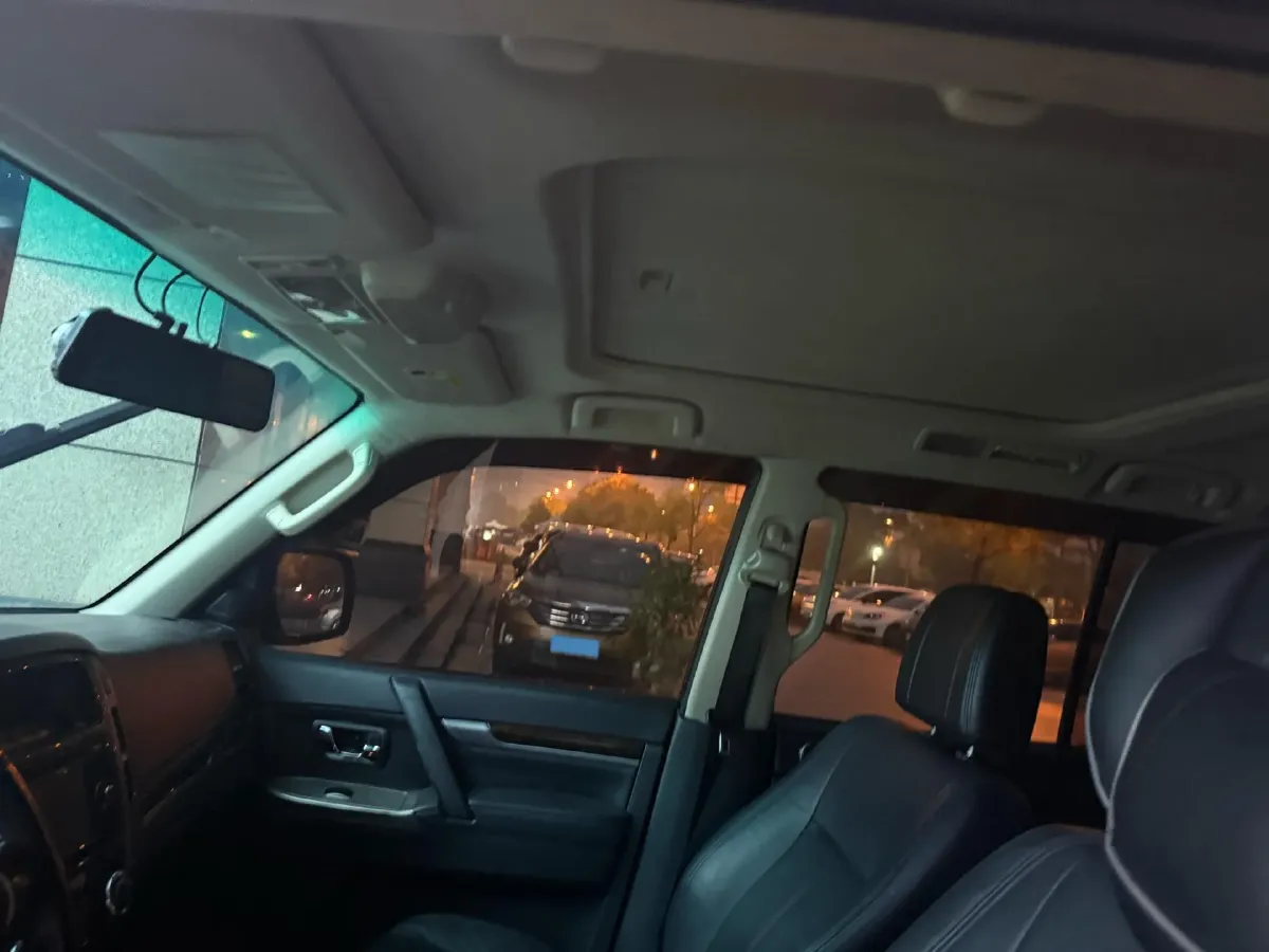 2018 Mitsubishi Pajero 3.0L 174HP V6 5AT,autocango,china used car exporter,china ev exporter,chinese used car exporter,chinese used ev exporter