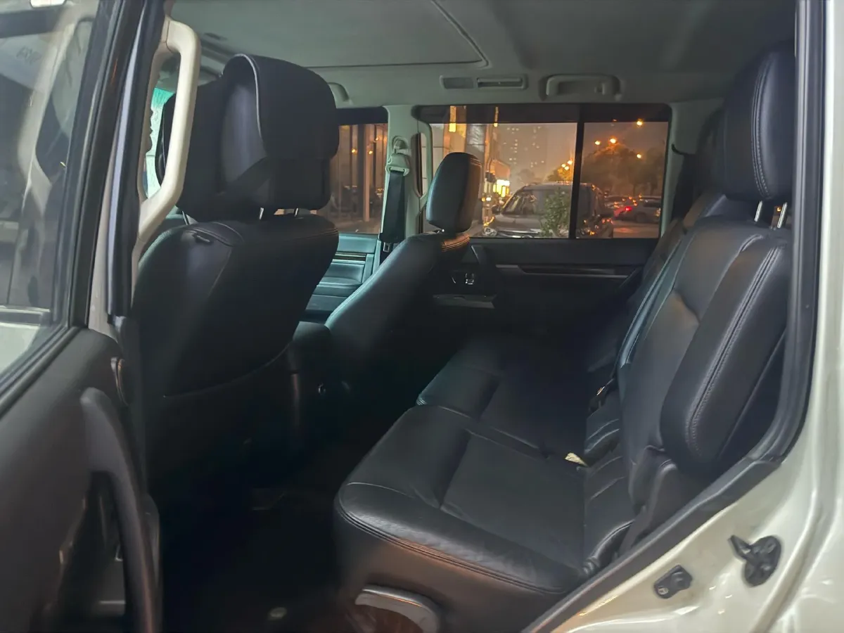 2018 Mitsubishi Pajero 3.0L 174HP V6 5AT,autocango,china used car exporter,china ev exporter,chinese used car exporter,chinese used ev exporter