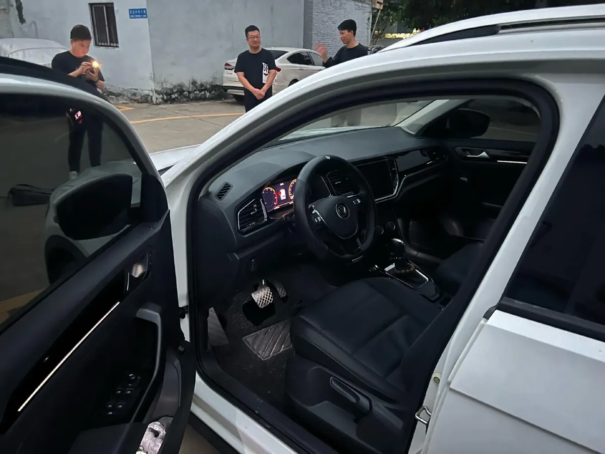 2021 Volkswagen T-Roc 1.4T 150HP L4 7DCT,autocango,china used car exporter,china ev exporter,chinese used car exporter,chinese used ev exporter