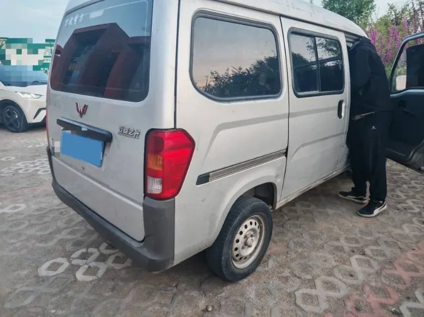 2015 WuLing ZhiGuang 1.2L 82HP L4 5MT,autocango,china used car exporter,china ev exporter,chinese used car exporter,chinese used ev exporter