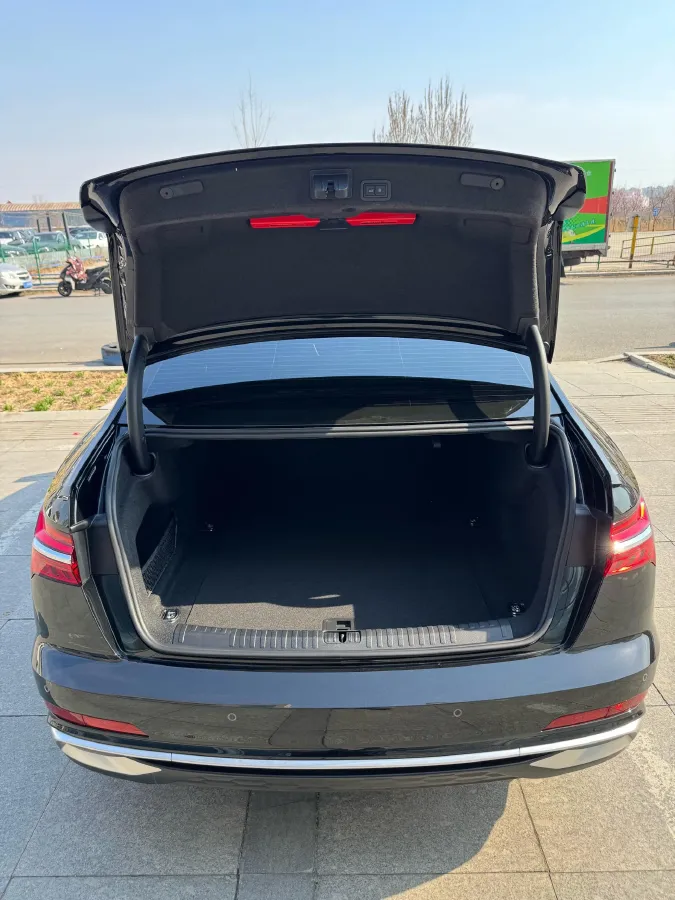 2024 Audi A6L 2.0T 245HP L4 7DCT,autocango,china used car exporter,china ev exporter,chinese used car exporter,chinese used ev exporter