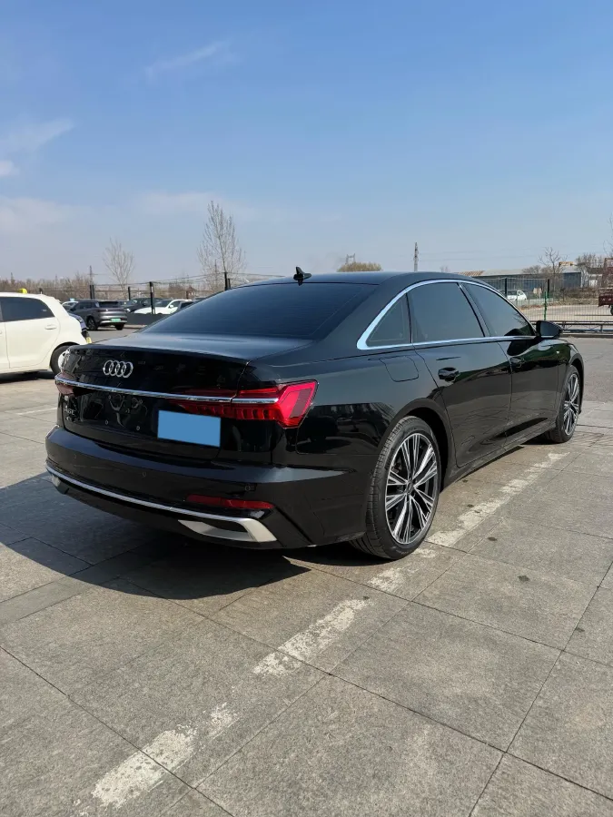 2024 Audi A6L 2.0T 245HP L4 7DCT,autocango,china used car exporter,china ev exporter,chinese used car exporter,chinese used ev exporter