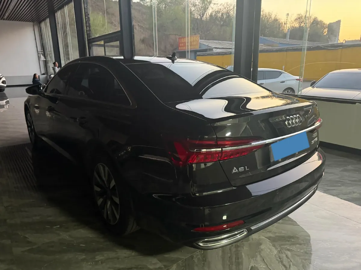2022 Audi A6L 2.0T 224HP L4 7DCT,autocango,china used car exporter,china ev exporter,chinese used car exporter,chinese used ev exporter
