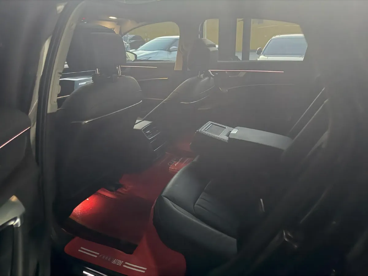 2022 Audi A6L 2.0T 224HP L4 7DCT,autocango,china used car exporter,china ev exporter,chinese used car exporter,chinese used ev exporter