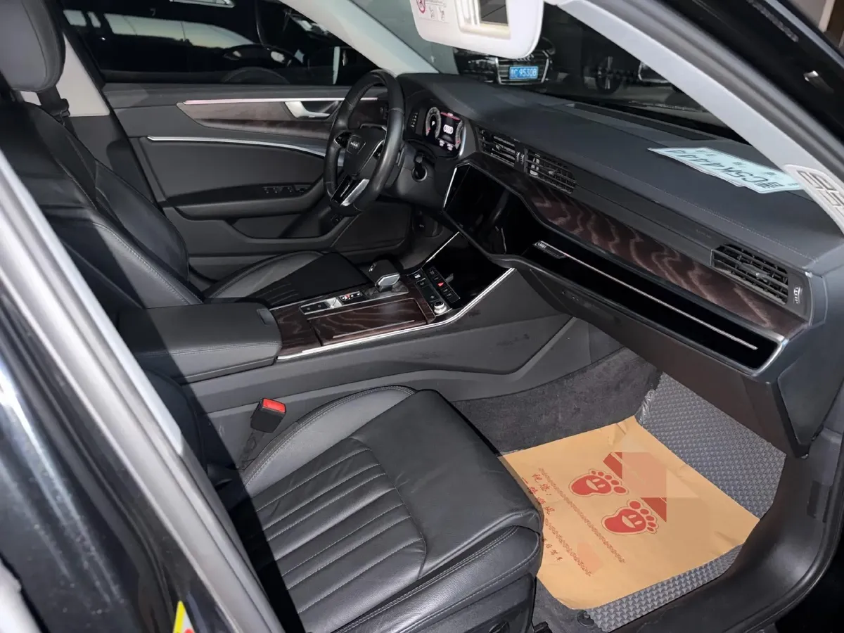 2022 Audi A6L 2.0T 224HP L4 7DCT,autocango,china used car exporter,china ev exporter,chinese used car exporter,chinese used ev exporter