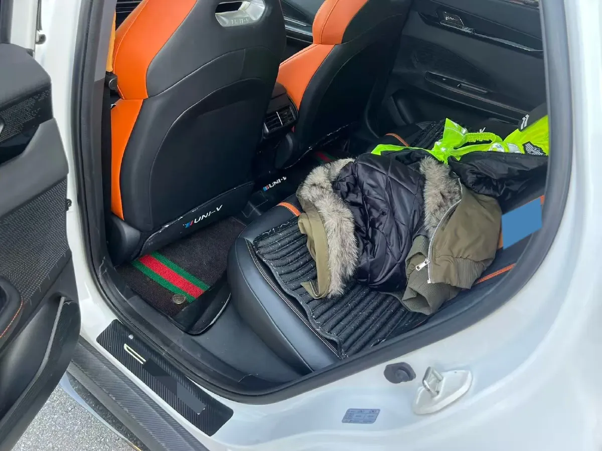 2024 ChangAn UNI-V 1.5T 188HP L4 7DCT,autocango,china used car exporter,china ev exporter,chinese used car exporter,chinese used ev exporter