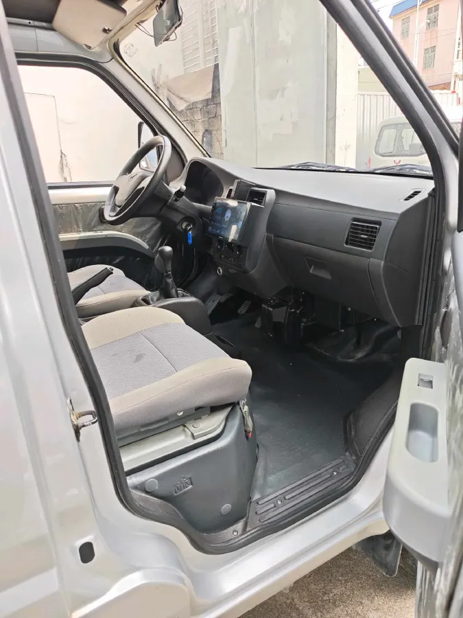 2023 WuLing RongGuang New Truck 2.0L 136HP L4 5MT,autocango,china used car exporter,china ev exporter,chinese used car exporter,chinese used ev exporter