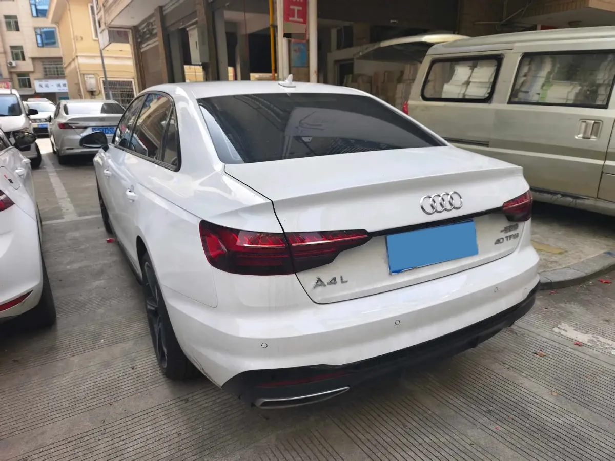 2024 Audi A4L 2.0T 190HP L4 7DCT,autocango,china used car exporter,china ev exporter,chinese used car exporter,chinese used ev exporter