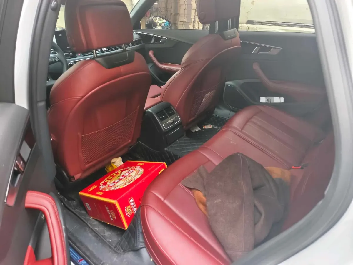 2024 Audi A4L 2.0T 190HP L4 7DCT,autocango,china used car exporter,china ev exporter,chinese used car exporter,chinese used ev exporter