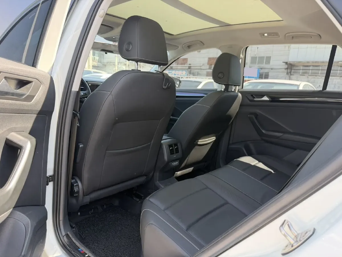 2021 Volkswagen T-Roc 1.4T 150HP L4 7DCT,autocango,china used car exporter,china ev exporter,chinese used car exporter,chinese used ev exporter