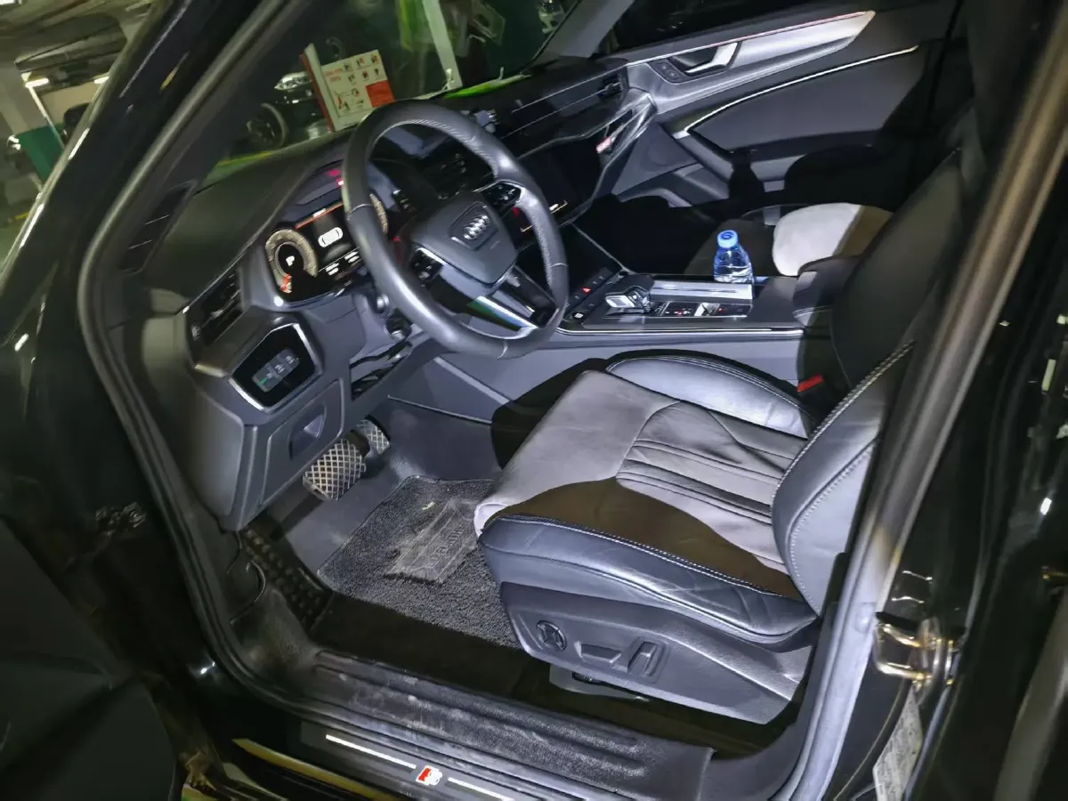 2021 Audi A6L 2.0T 224HP L4 7DCT,autocango,china used car exporter,china ev exporter,chinese used car exporter,chinese used ev exporter