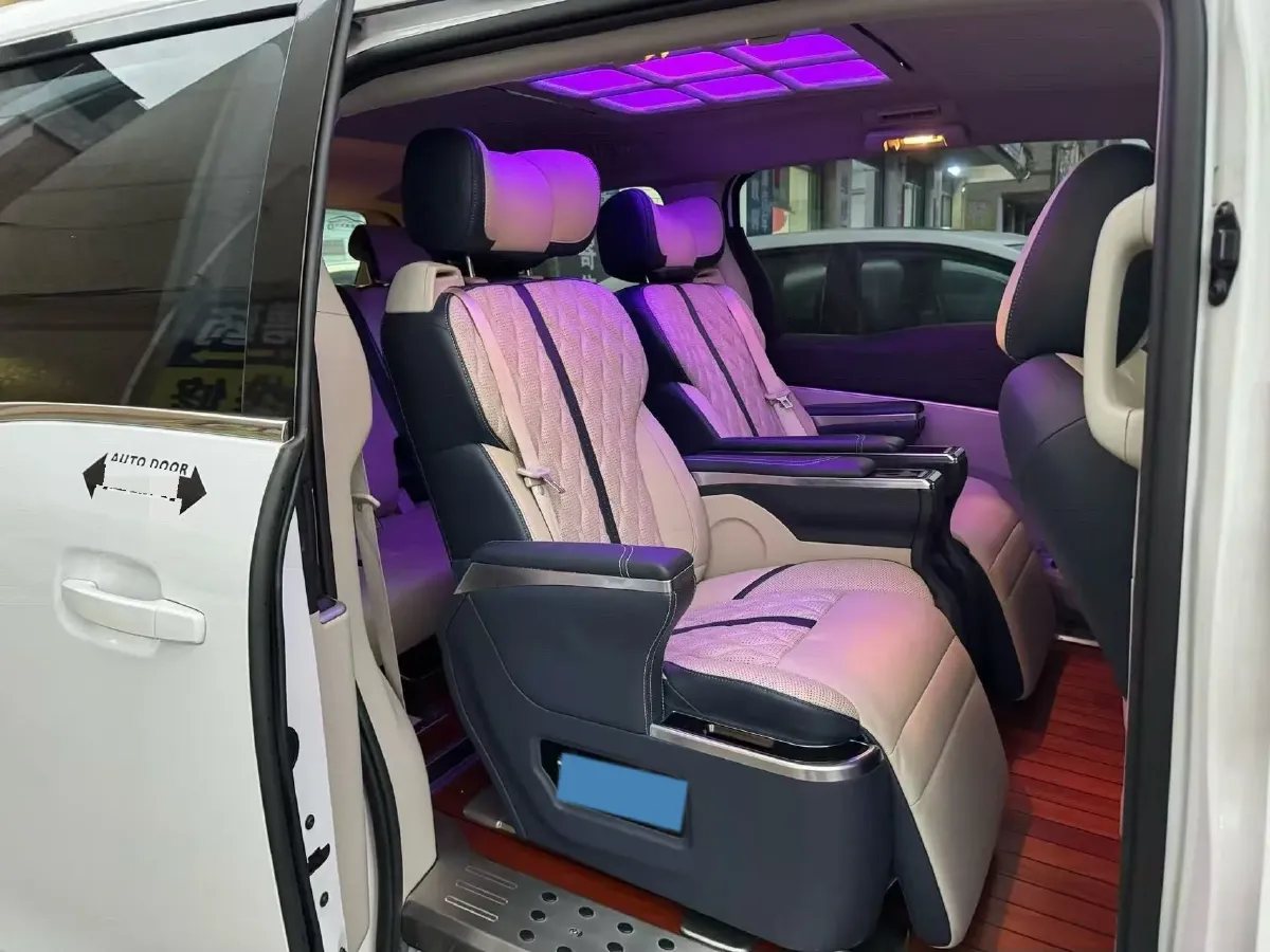 2021 Buick GL8 2.0T 237HP L4 9AT,autocango,china used car exporter,china ev exporter,chinese used car exporter,chinese used ev exporter